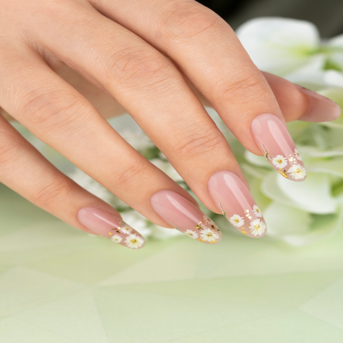 unghie con margherite